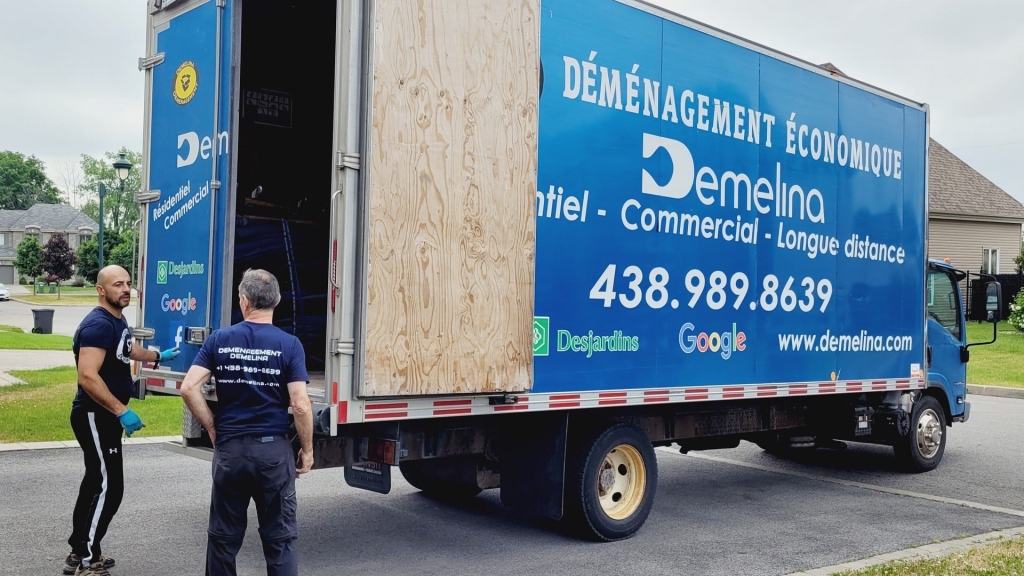 Movers in Saint-Bruno and moving truck