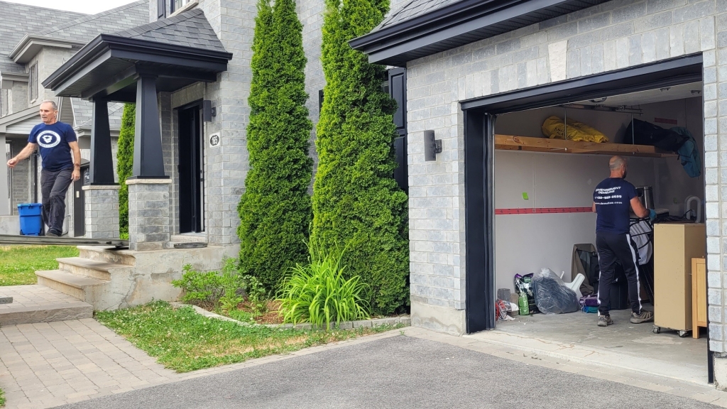professional movers in Dorval